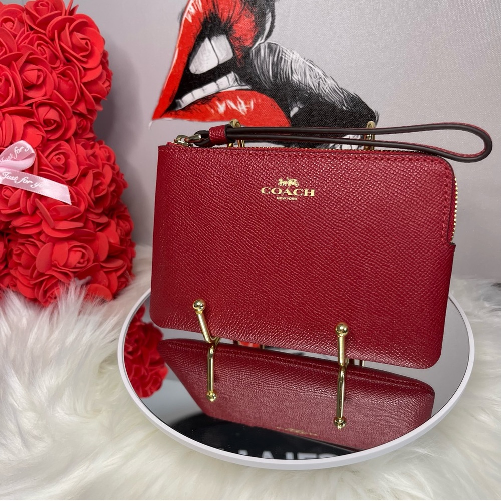 NWT 🏷️ Coach Red Corner Zip Wristlet